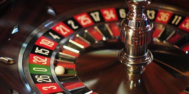 YASADIŞI KUMAR OYNAMAK VE OYNATMAK SUÇU NEDİR? TÜRK HUKUKUNDA CEZALARI NELERDİR?